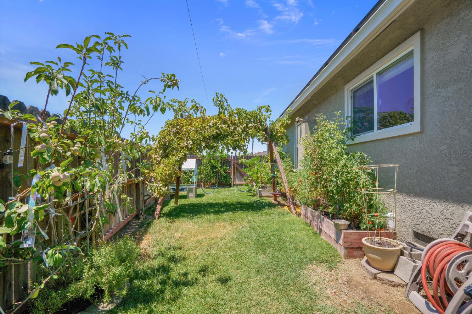 1177 Pine St, Manteca, CA 95336