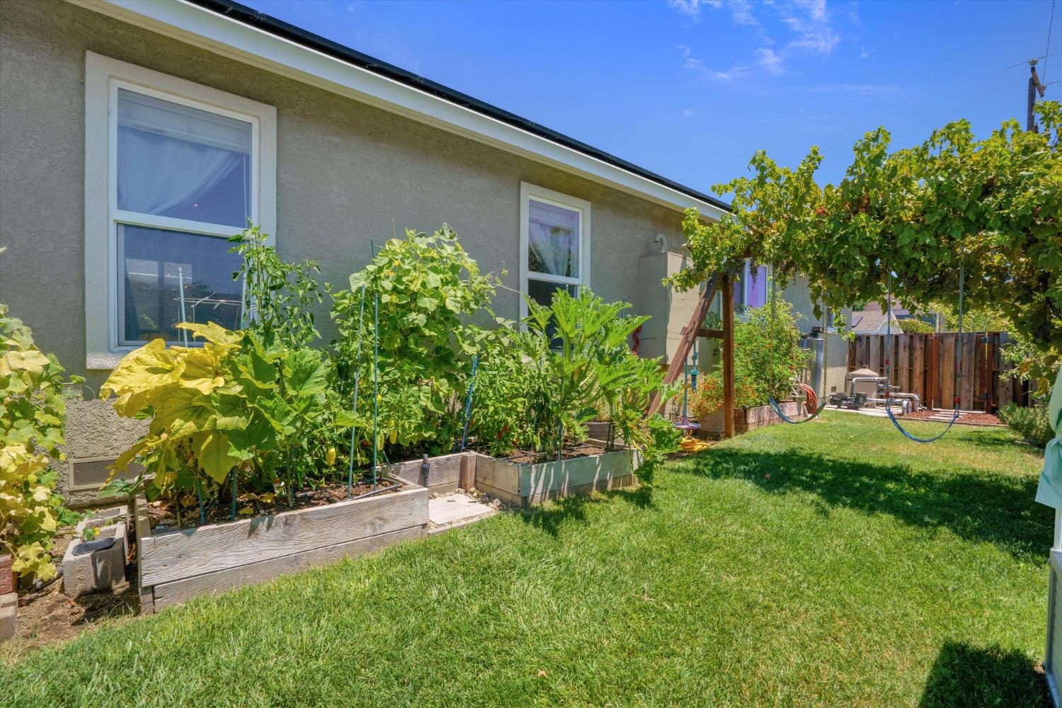 1177 Pine St, Manteca, CA 95336