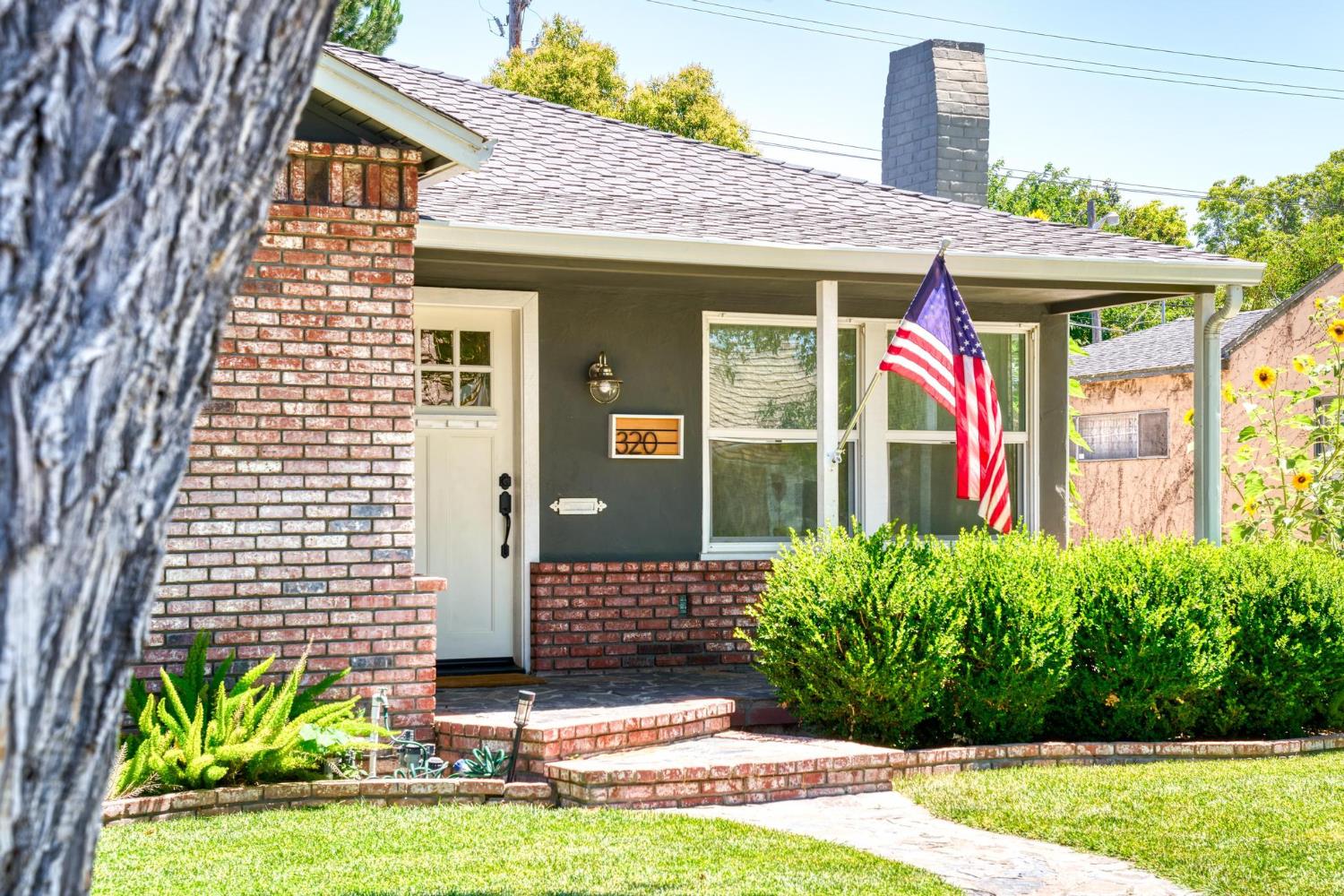 320 N Santa Cruz Ave, Modesto, CA 95354