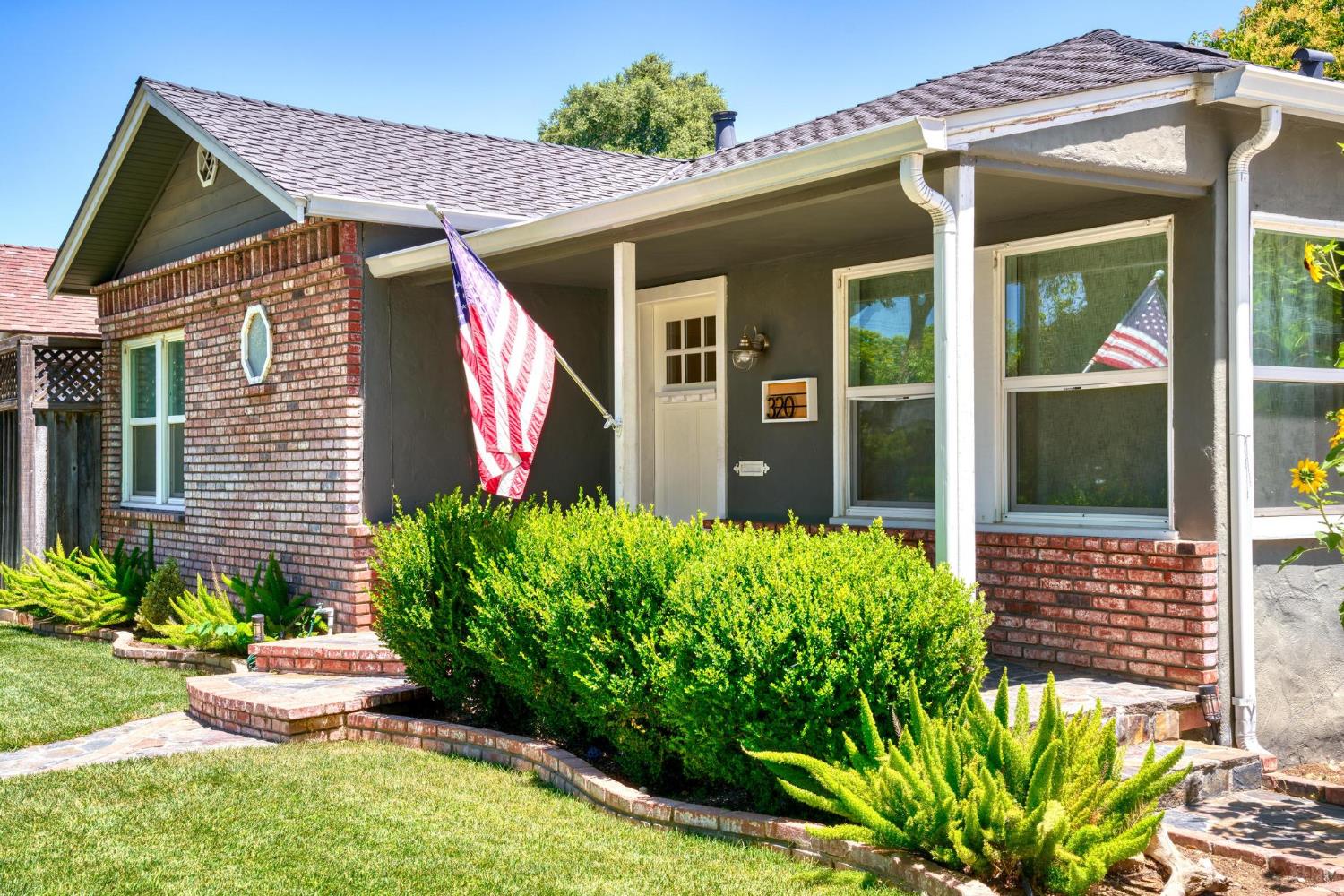 320 N Santa Cruz Ave, Modesto, CA 95354
