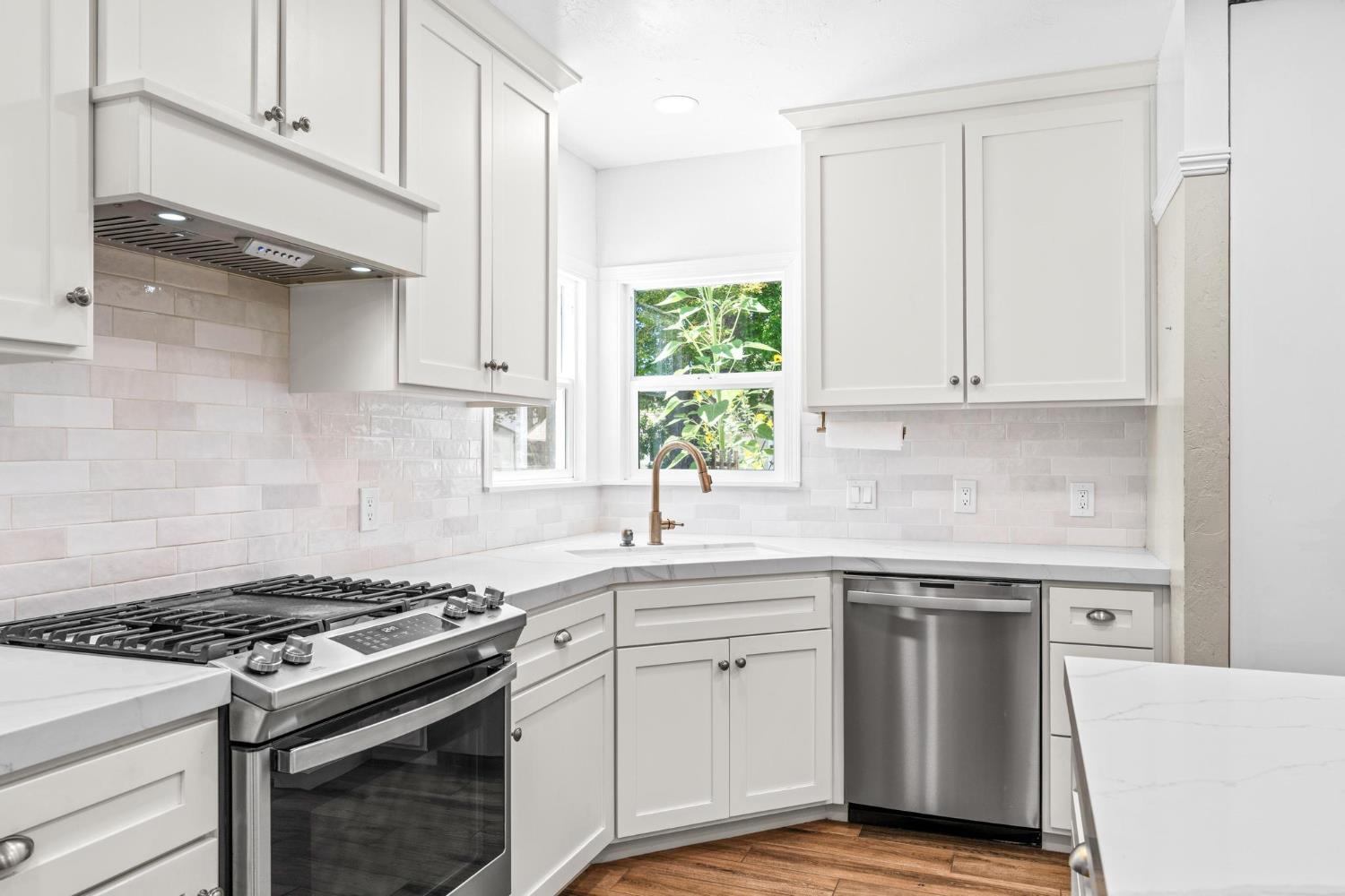 320 N Santa Cruz Ave, Modesto, CA 95354