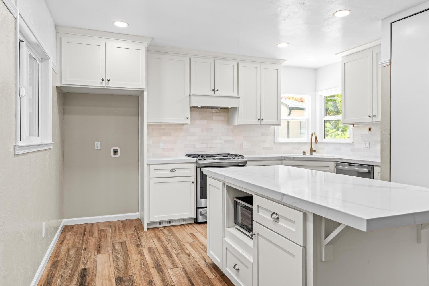 320 N Santa Cruz Ave, Modesto, CA 95354