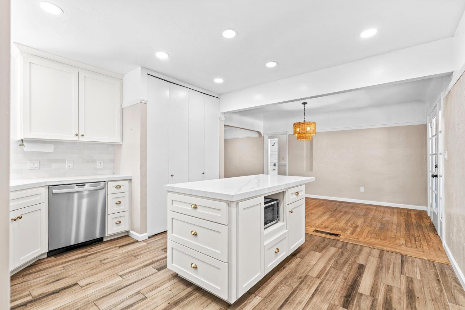 320 N Santa Cruz Ave, Modesto, CA 95354