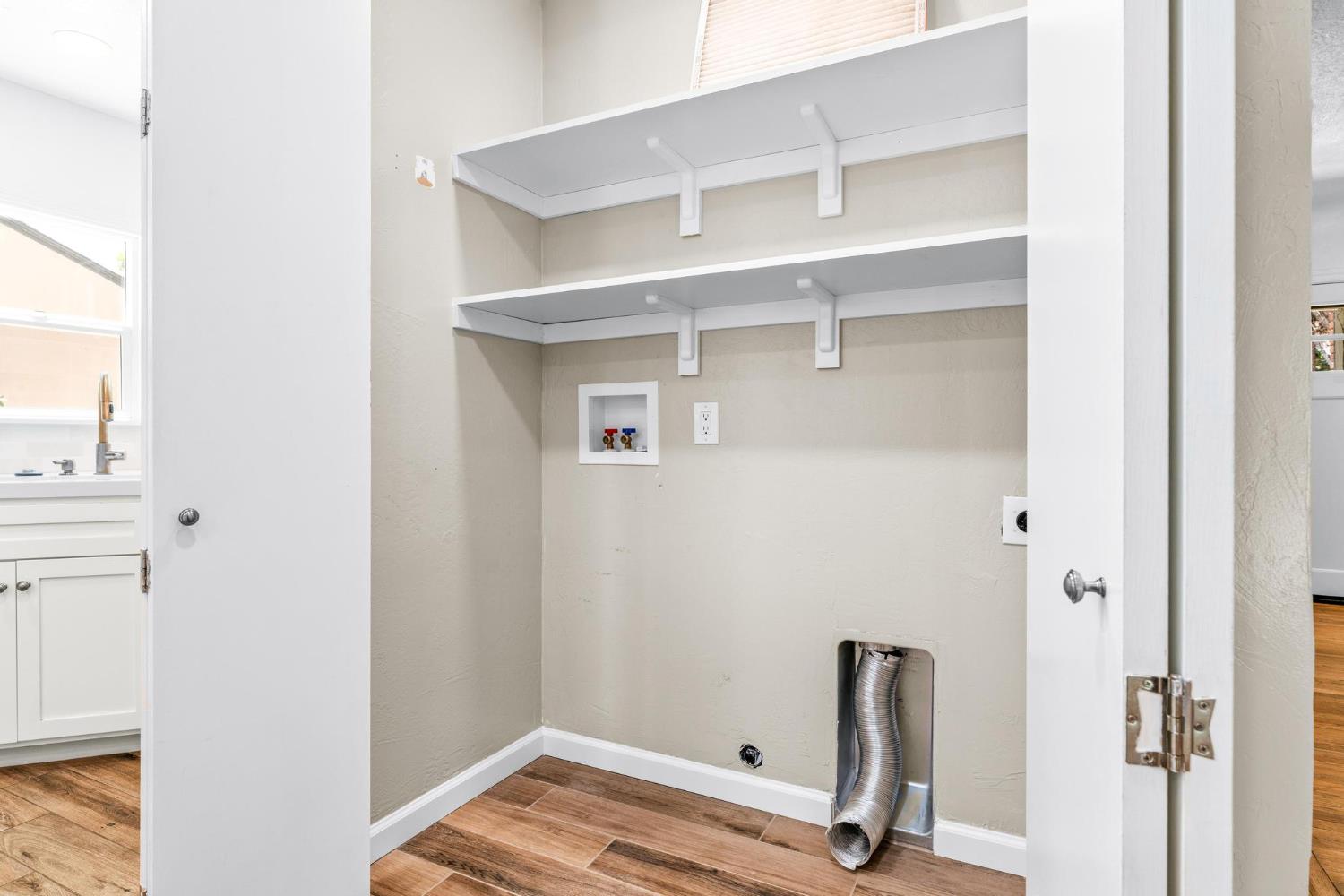 320 N Santa Cruz Ave, Modesto, CA 95354