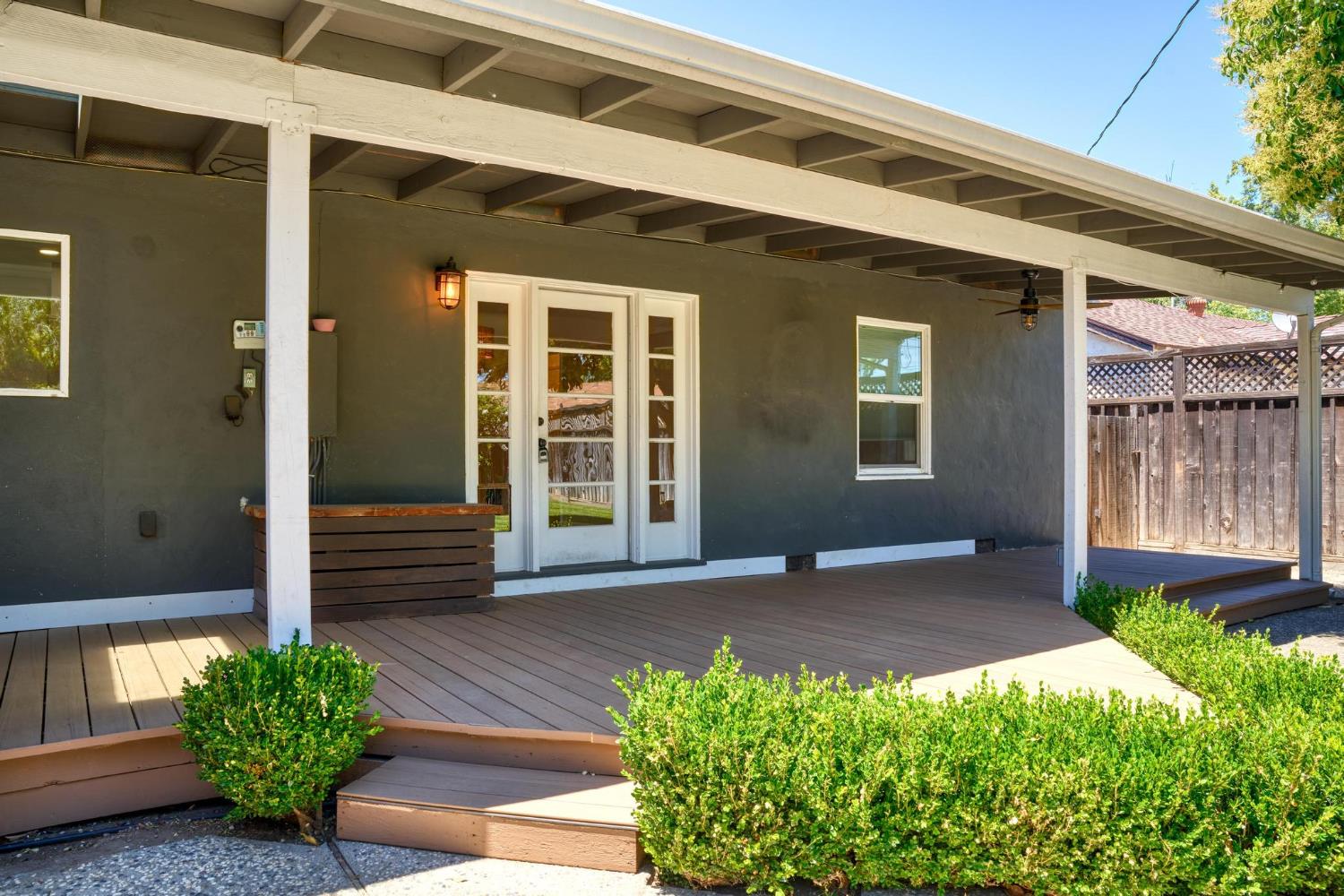 320 N Santa Cruz Ave, Modesto, CA 95354