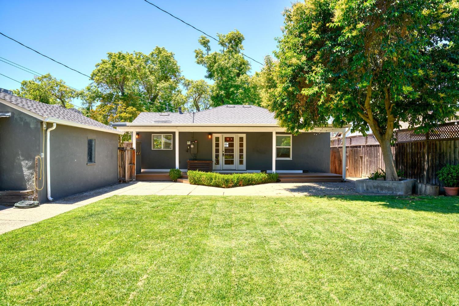 320 N Santa Cruz Ave, Modesto, CA 95354