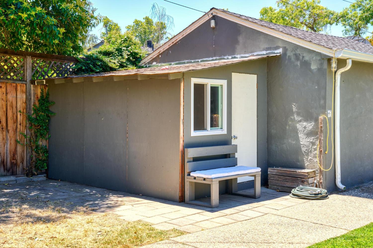 320 N Santa Cruz Ave, Modesto, CA 95354