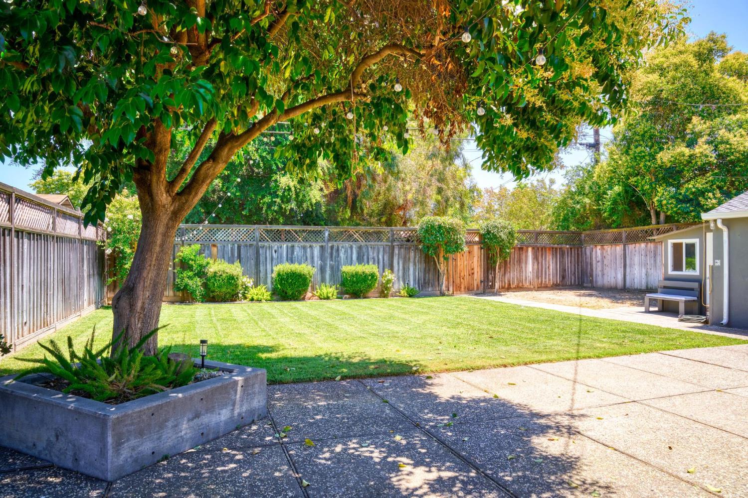 320 N Santa Cruz Ave, Modesto, CA 95354
