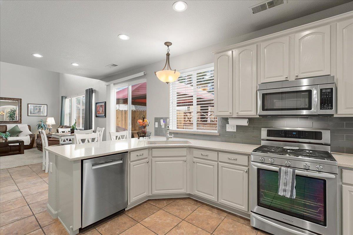 2701 Ashbrook Dr, Modesto, CA 95355