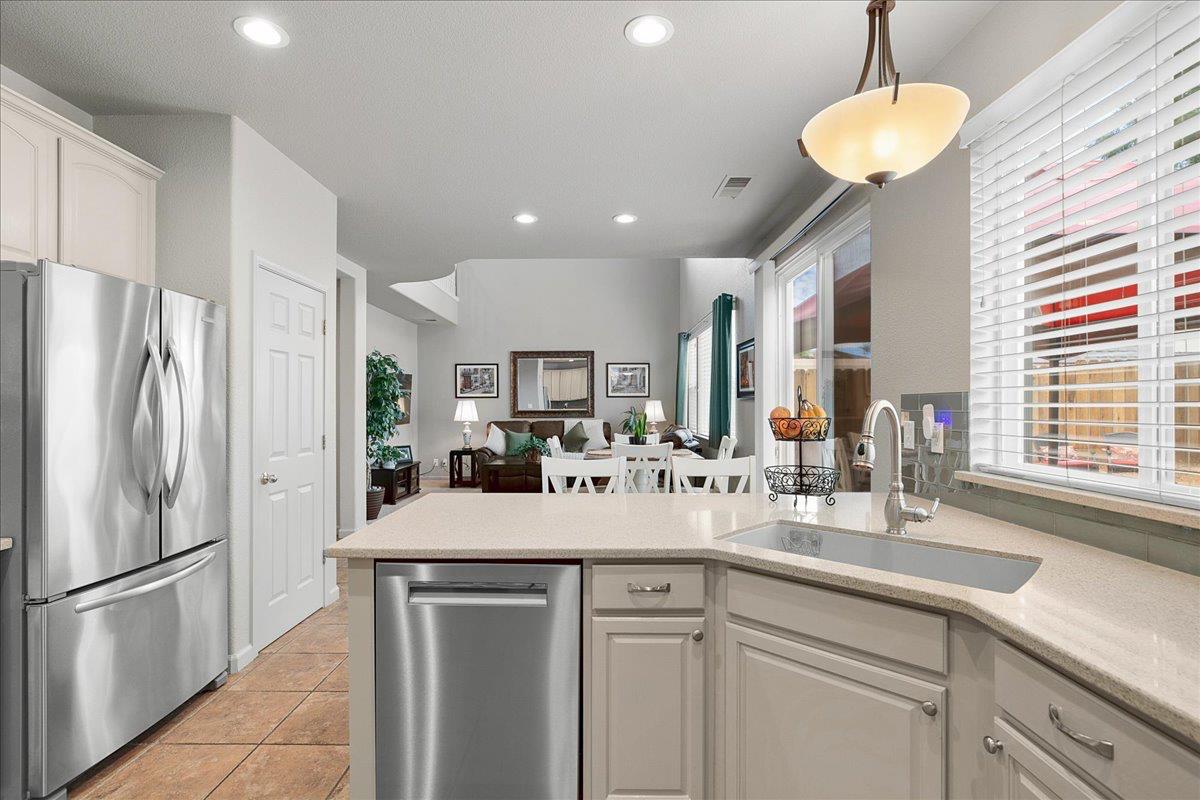 2701 Ashbrook Dr, Modesto, CA 95355