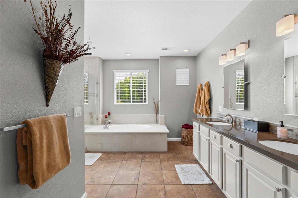 2701 Ashbrook Dr, Modesto, CA 95355