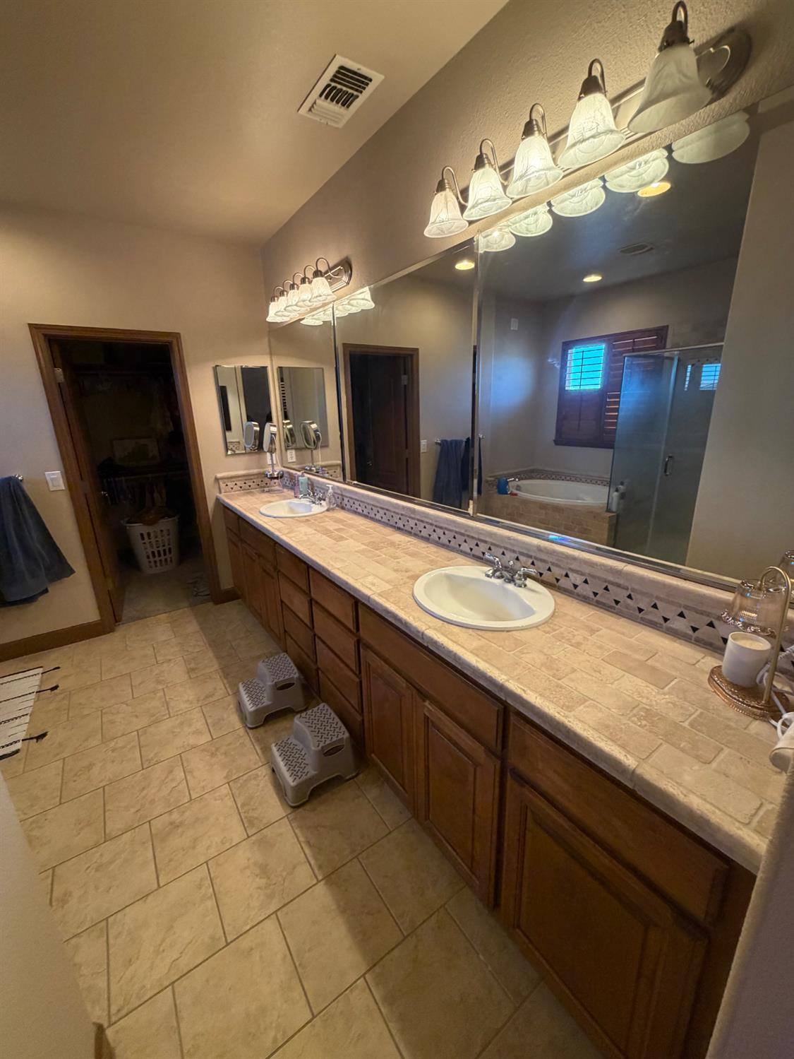 2383 Gregor St, Oakdale, CA 95361