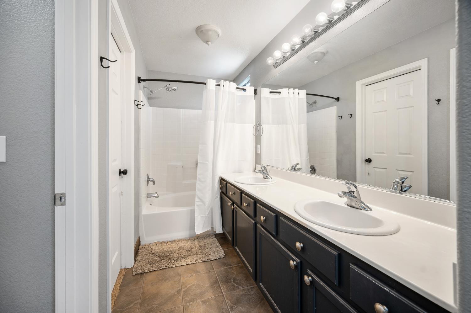 7005 Prelude Ln, Hughson, CA 95326