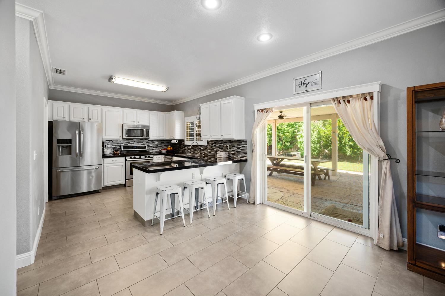 7005 Prelude Ln, Hughson, CA 95326
