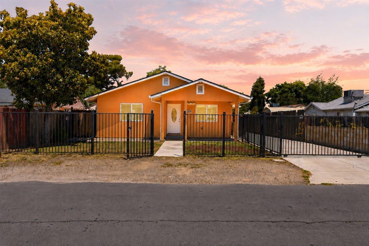 1709 Shaddox Ave, Modesto, CA 95358
