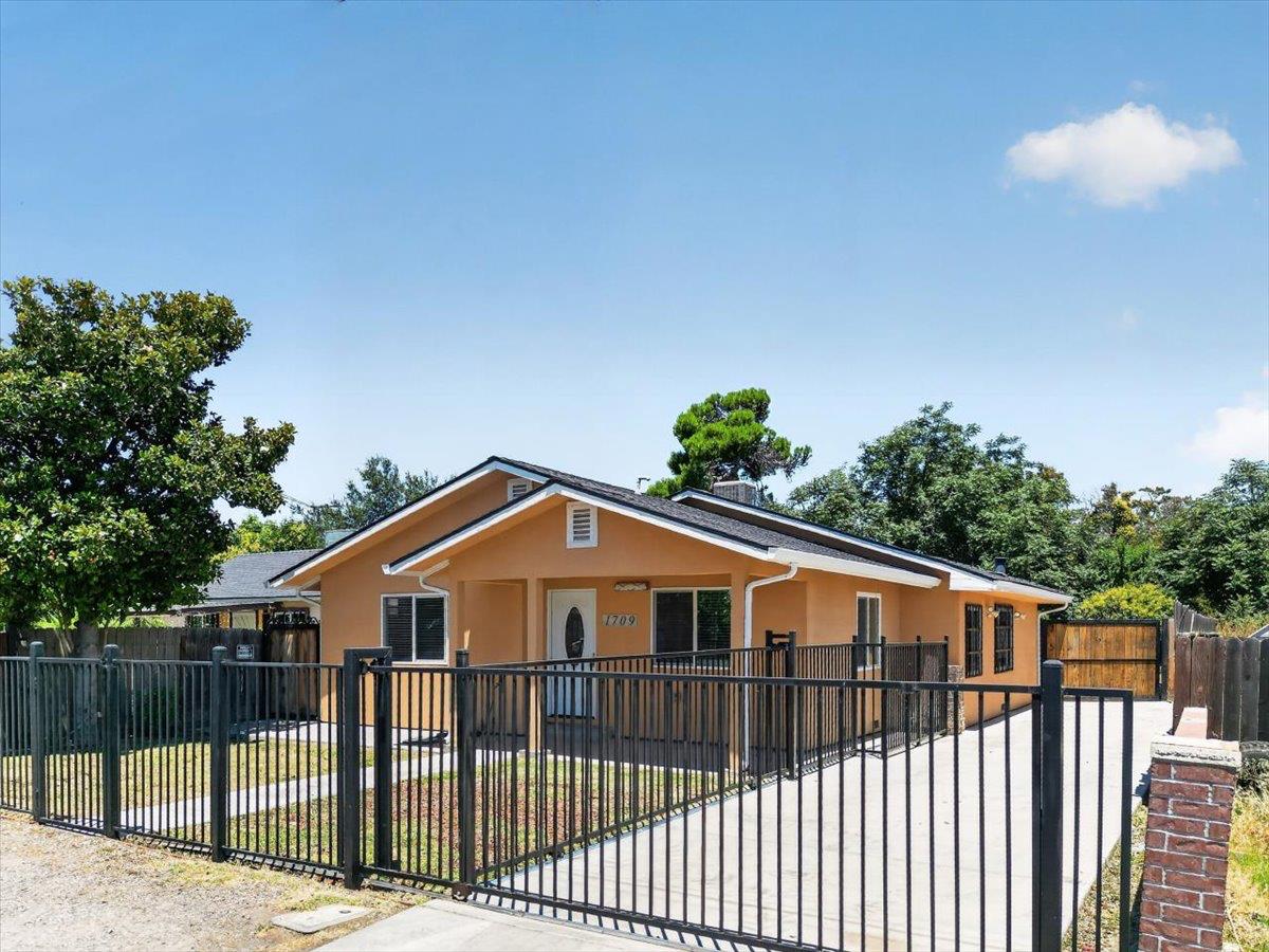 1709 Shaddox Ave, Modesto, CA 95358