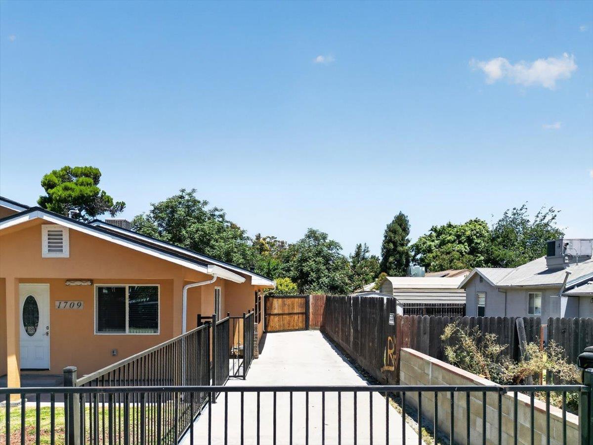 1709 Shaddox Ave, Modesto, CA 95358