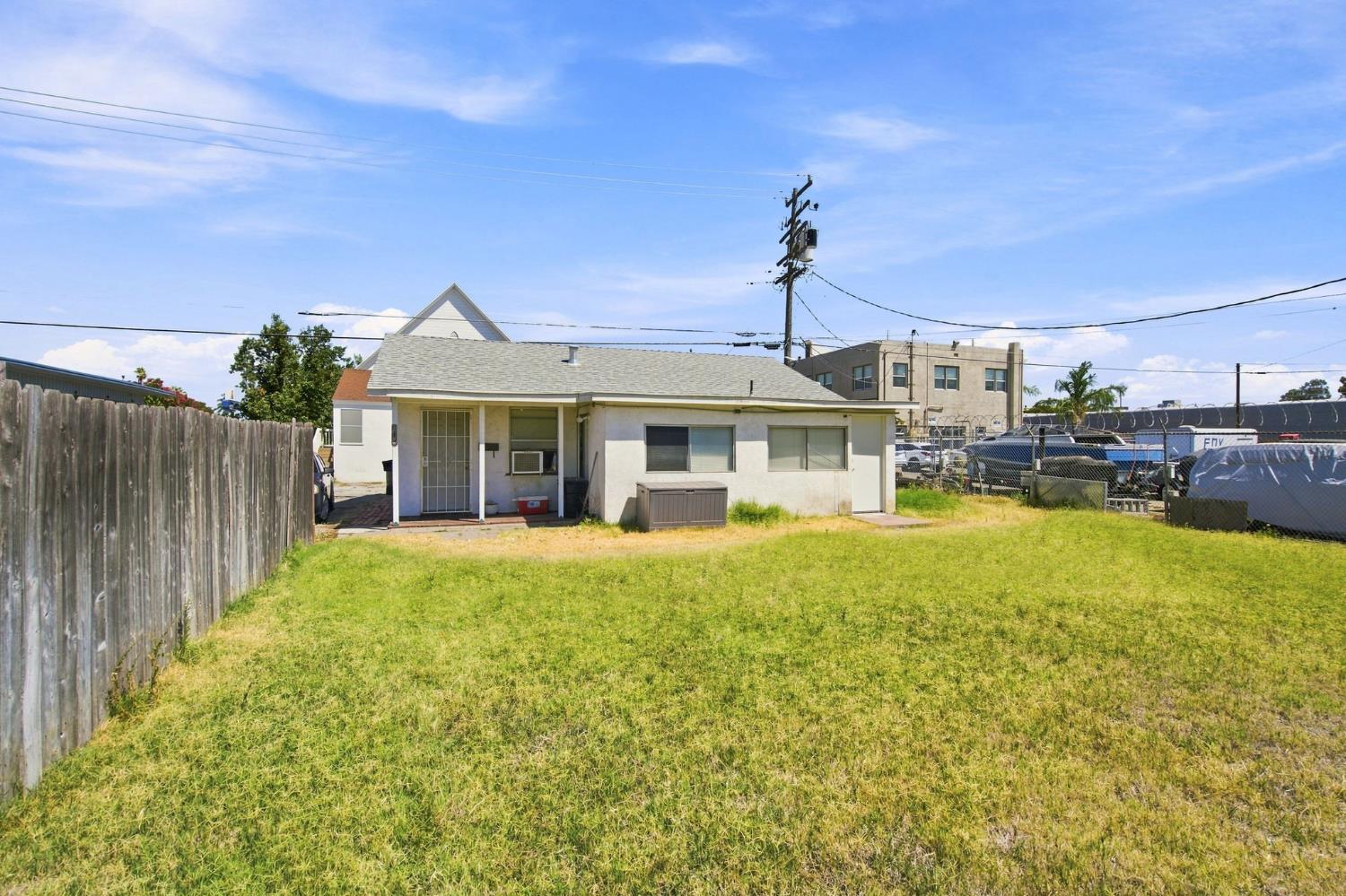 215 W 1st St, Ripon, CA 95366