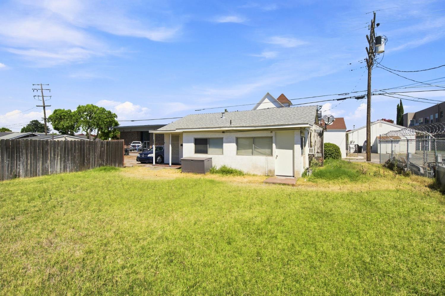 215 W 1st St, Ripon, CA 95366