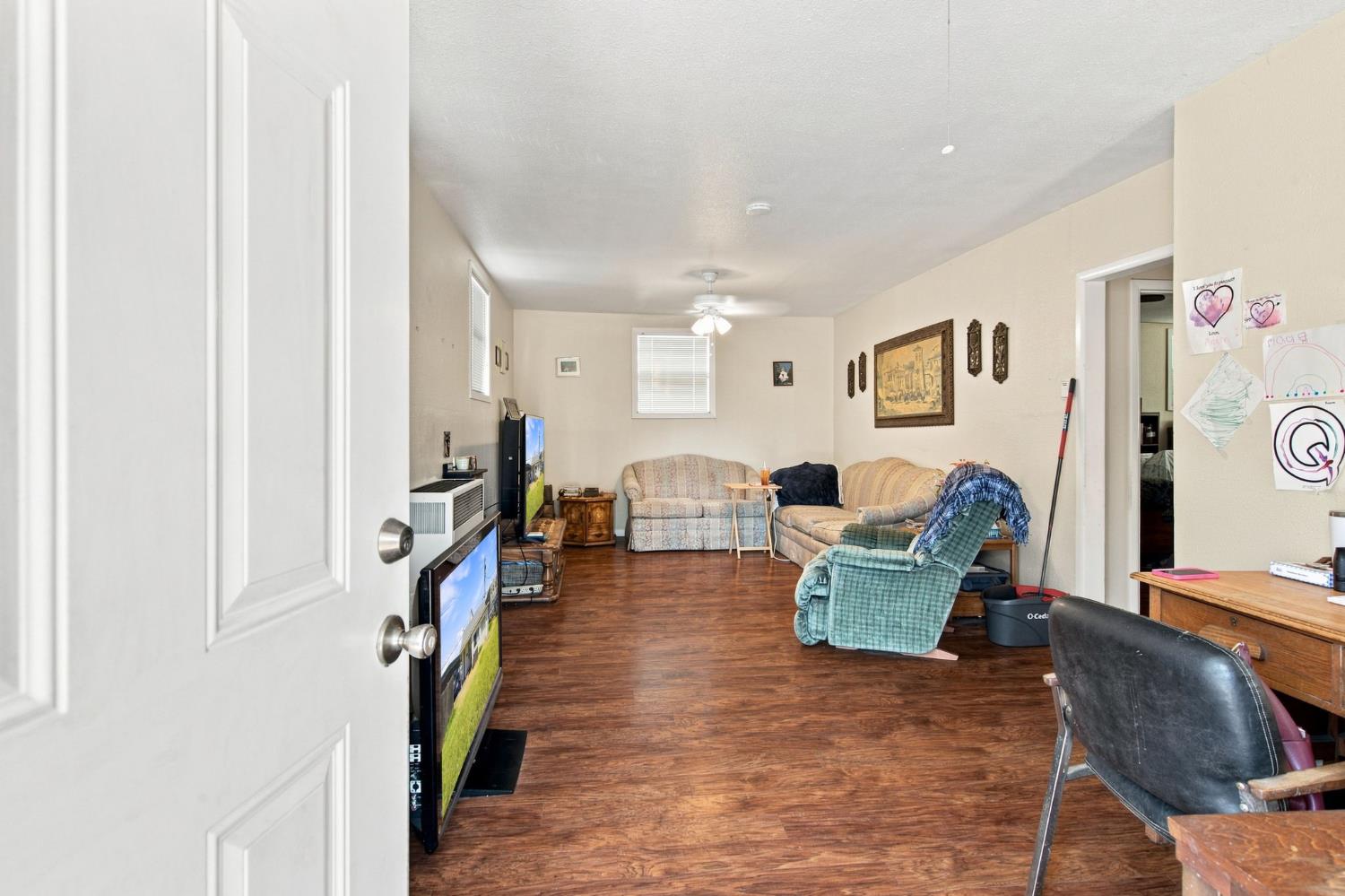 215 W 1st St, Ripon, CA 95366