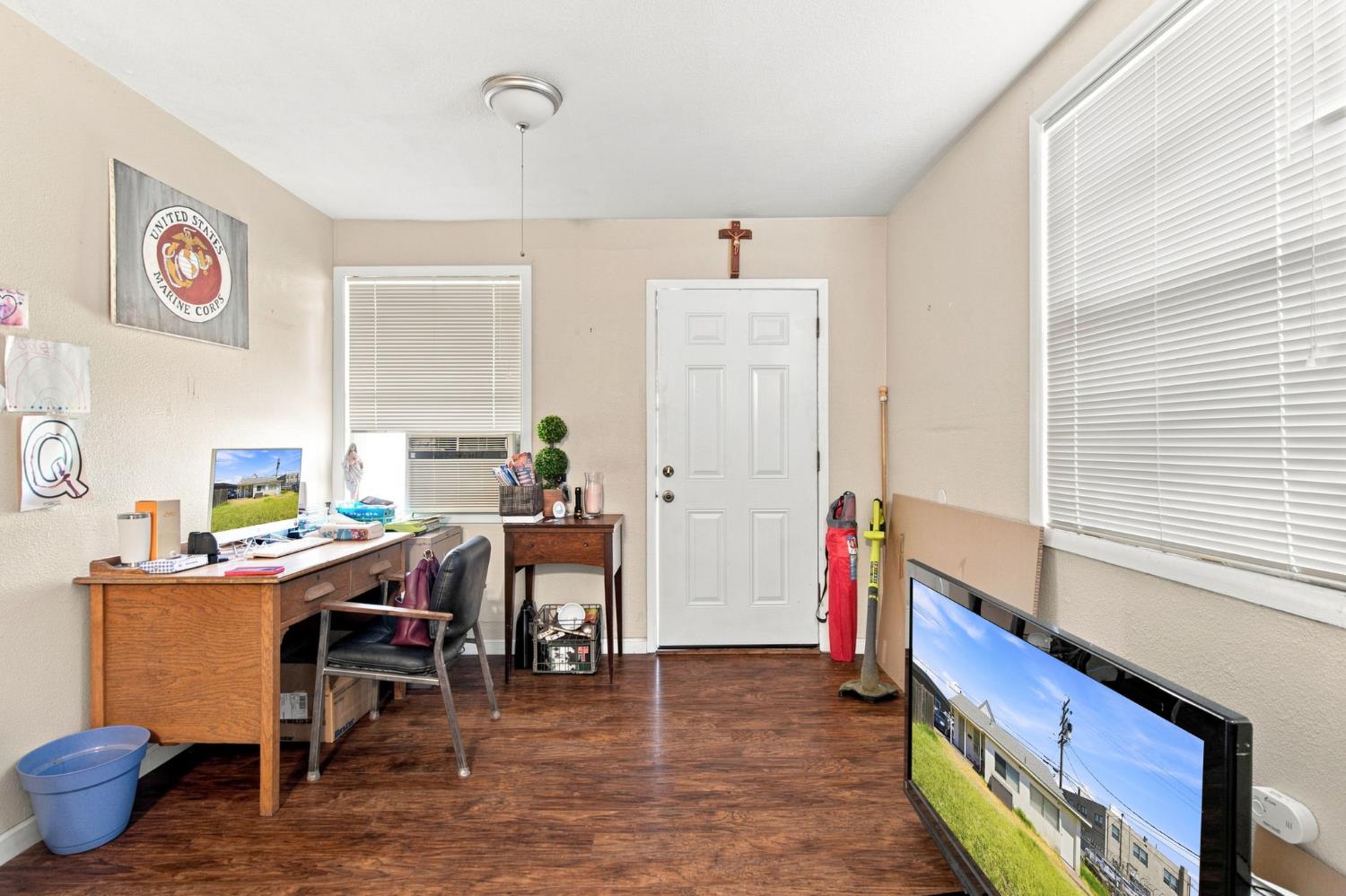 215 W 1st St, Ripon, CA 95366