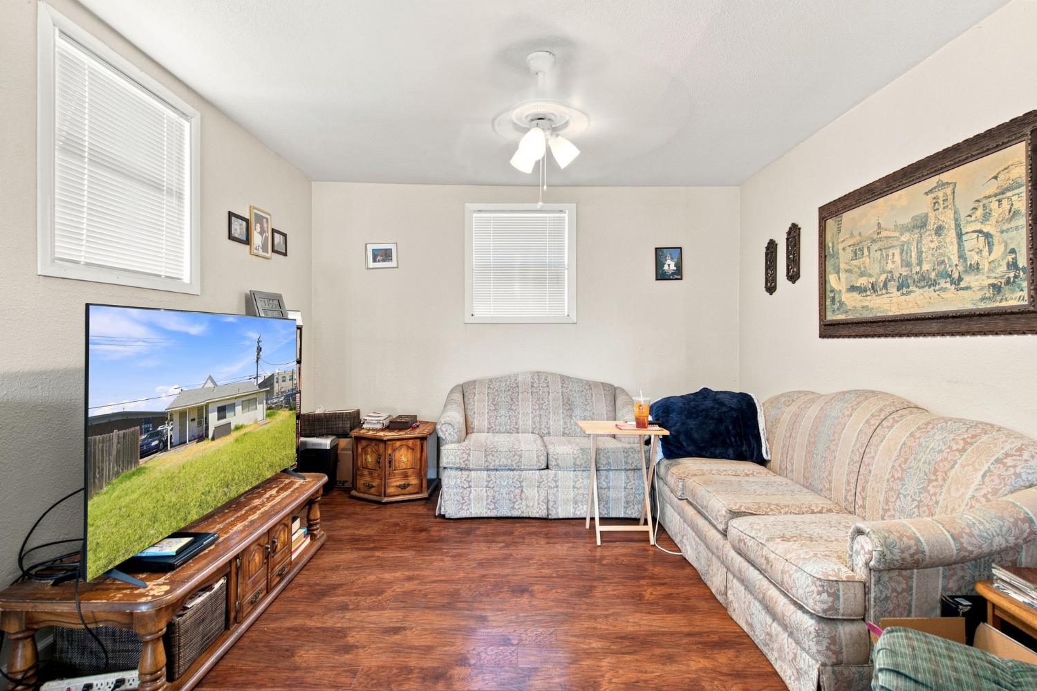 215 W 1st St, Ripon, CA 95366