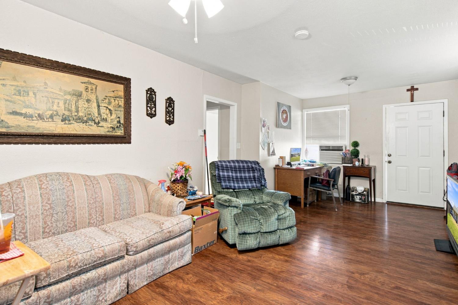 215 W 1st St, Ripon, CA 95366