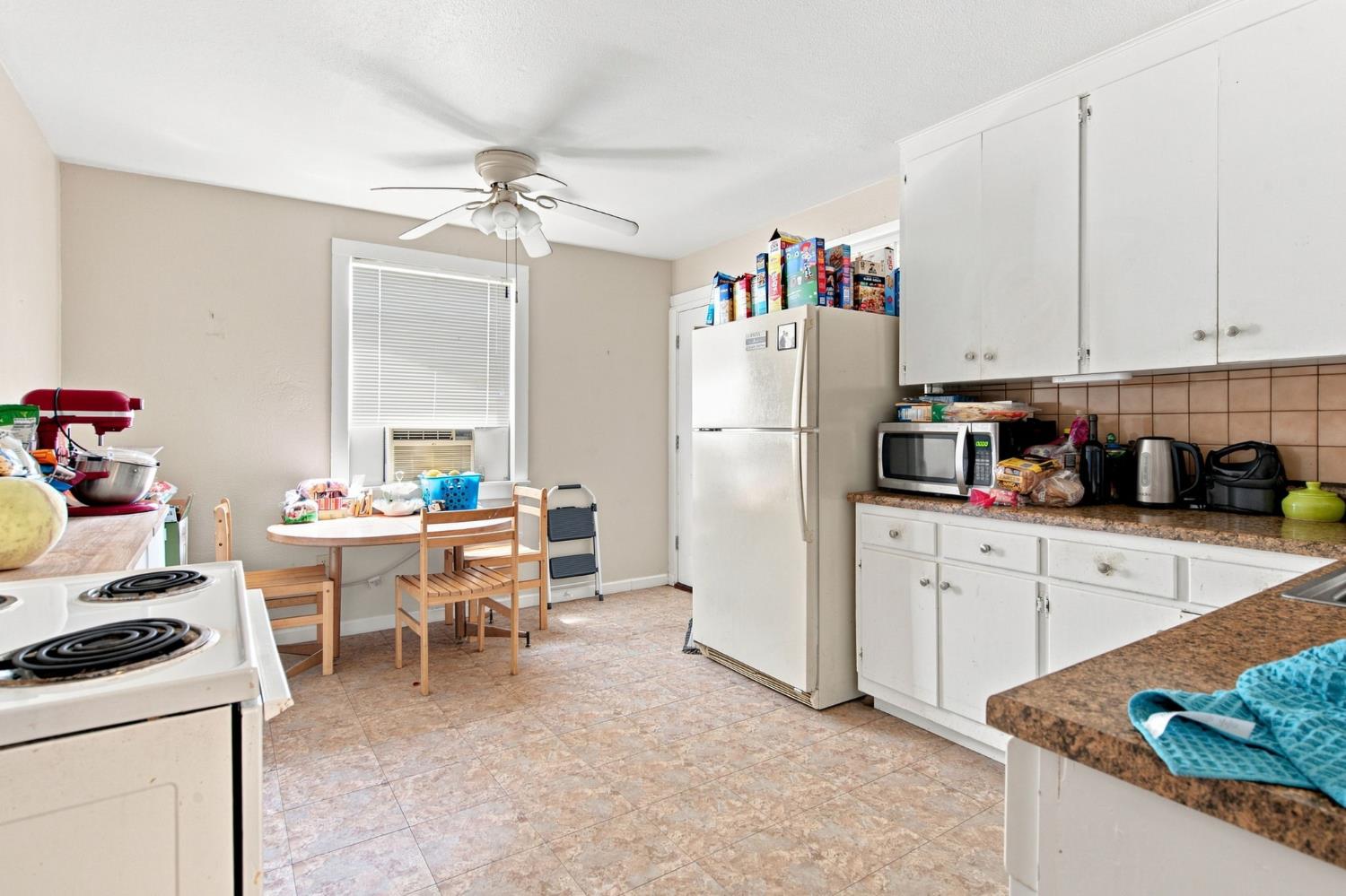 215 W 1st St, Ripon, CA 95366