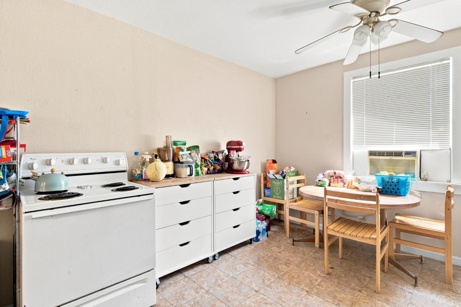 215 W 1st St, Ripon, CA 95366