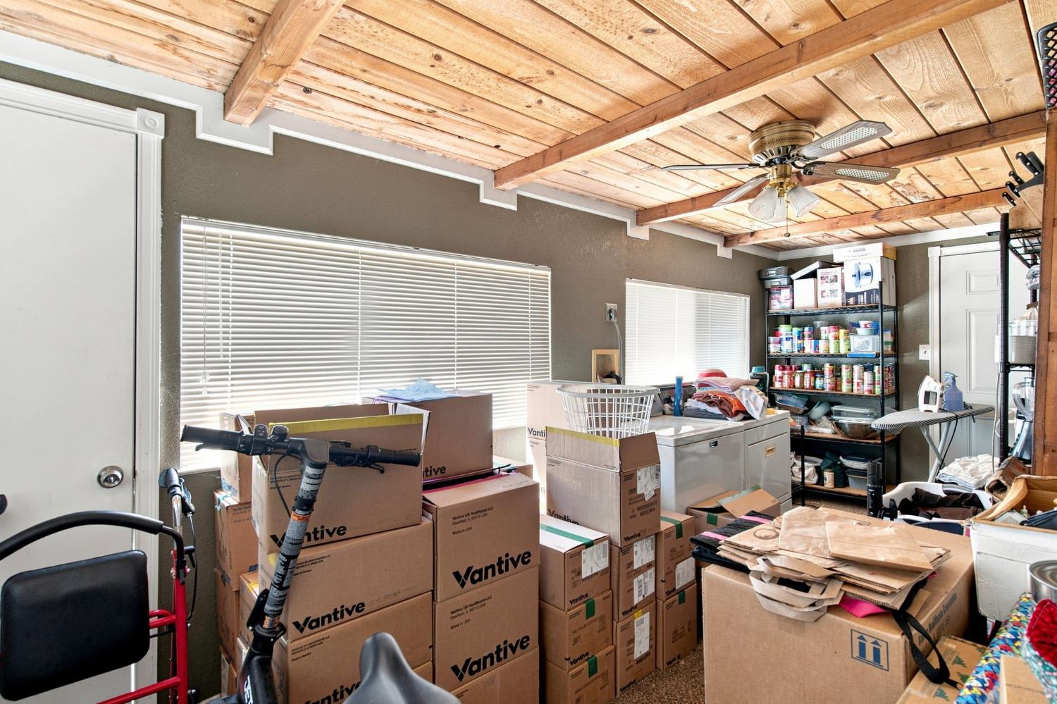 215 W 1st St, Ripon, CA 95366