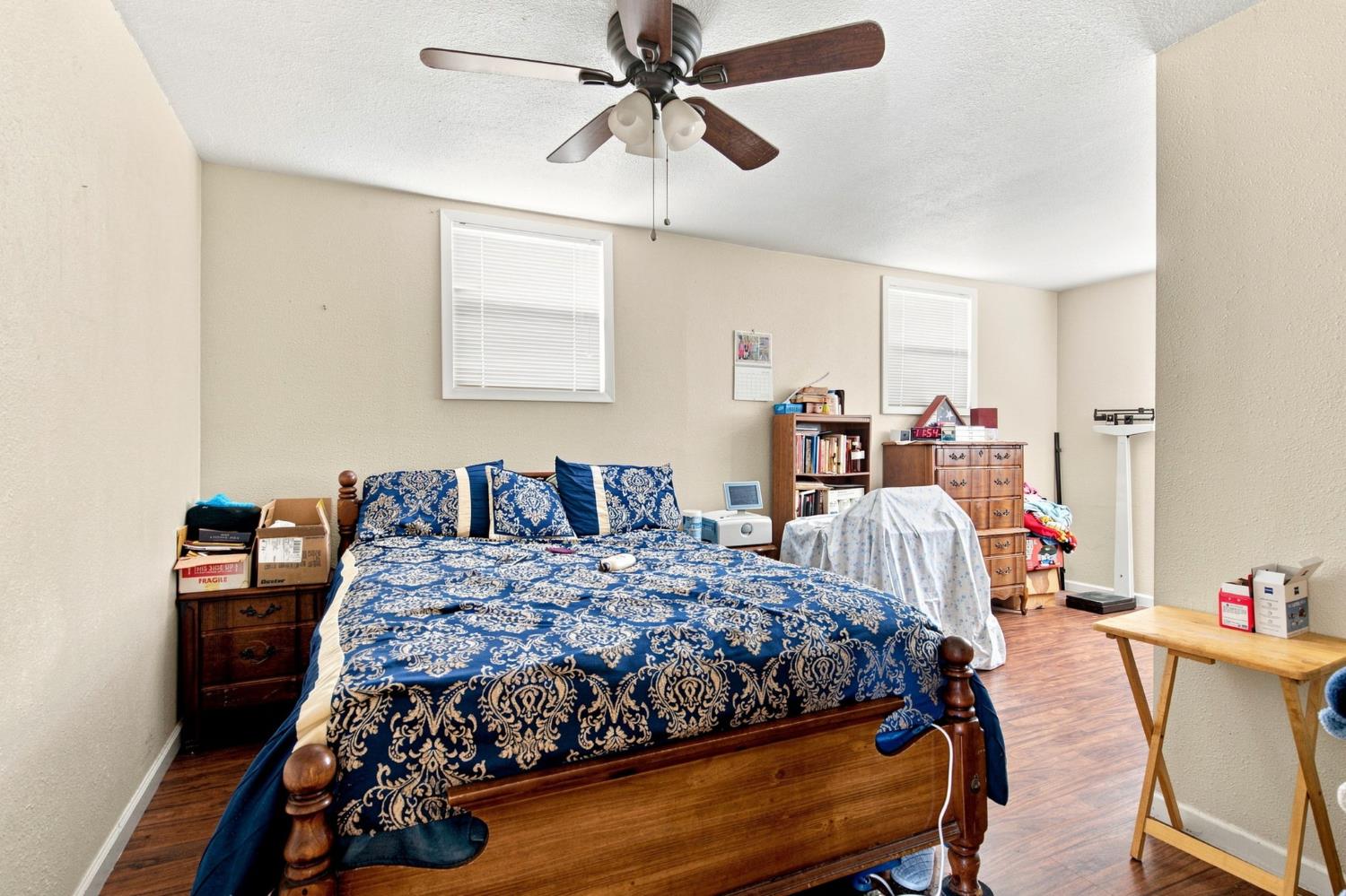 215 W 1st St, Ripon, CA 95366