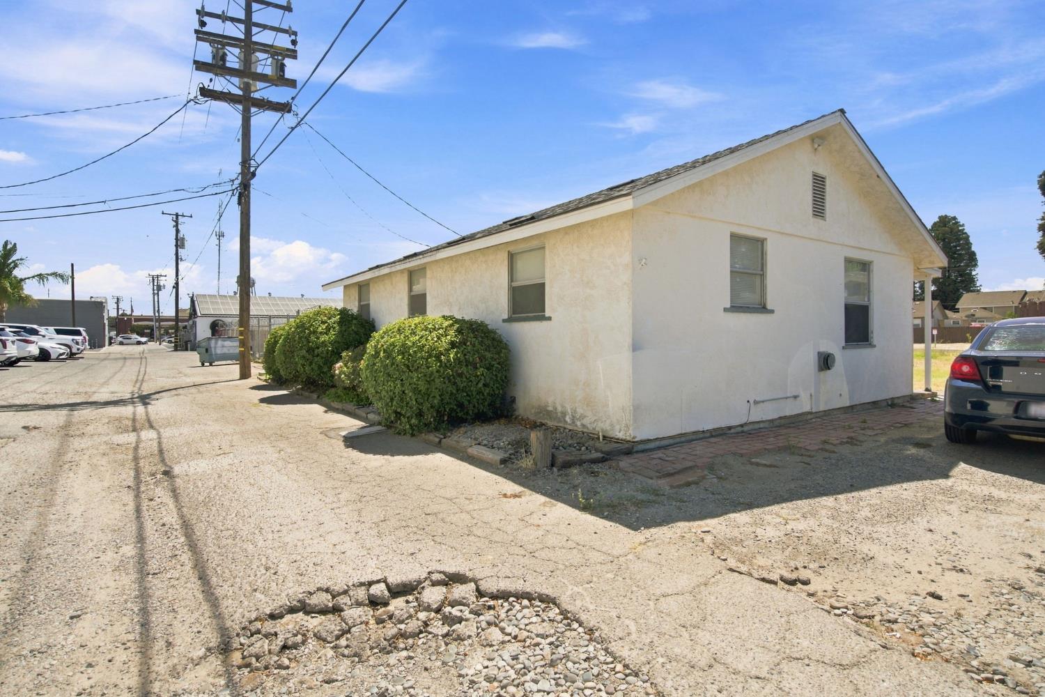 215 W 1st St, Ripon, CA 95366