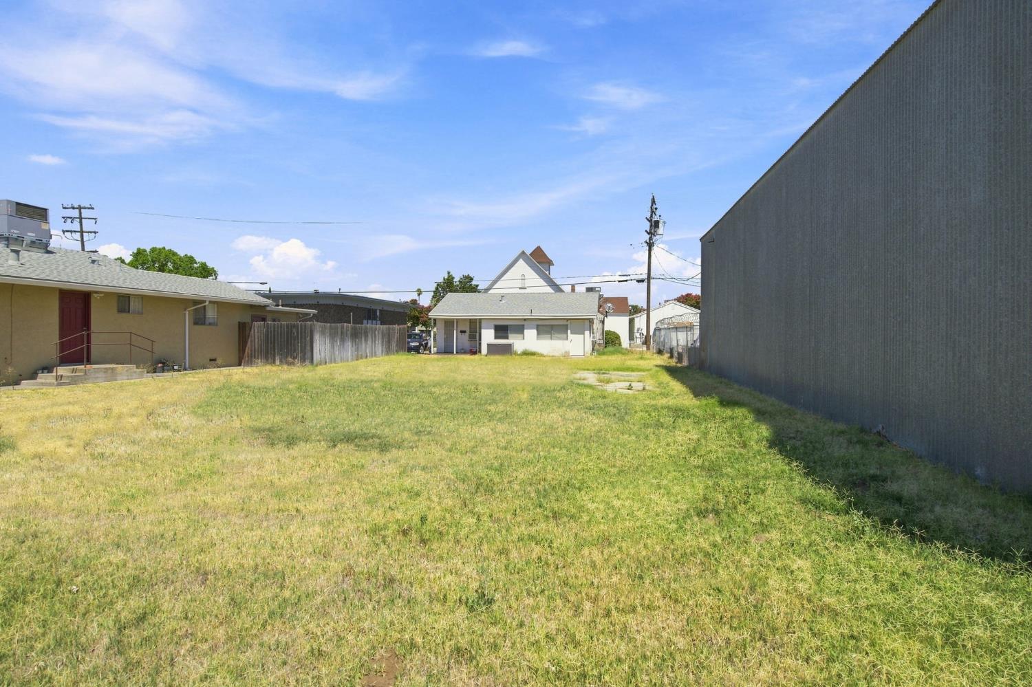 215 W 1st St, Ripon, CA 95366