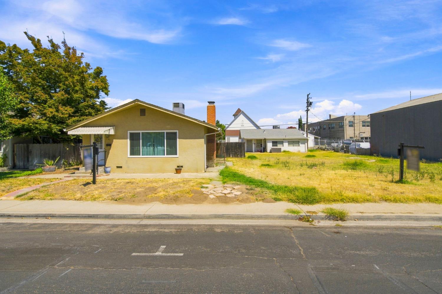 215 W 1st St, Ripon, CA 95366