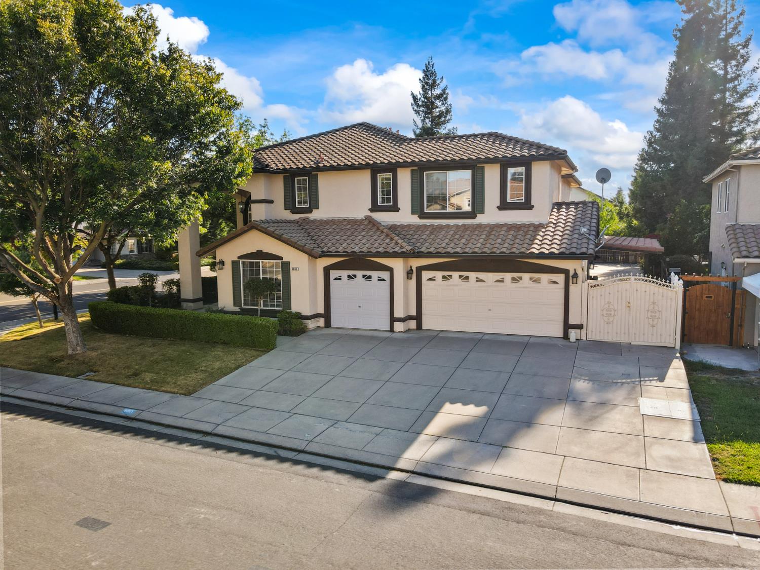 4001 Bella Tuscany Dr, Modesto, CA 95356