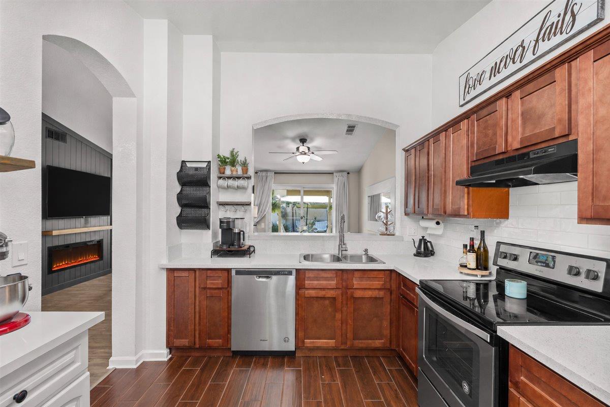 532 Codington Way, Modesto, CA 95357