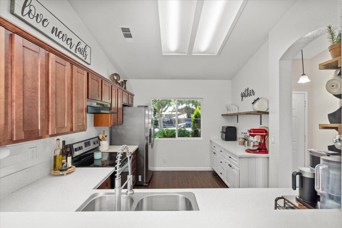 532 Codington Way, Modesto, CA 95357