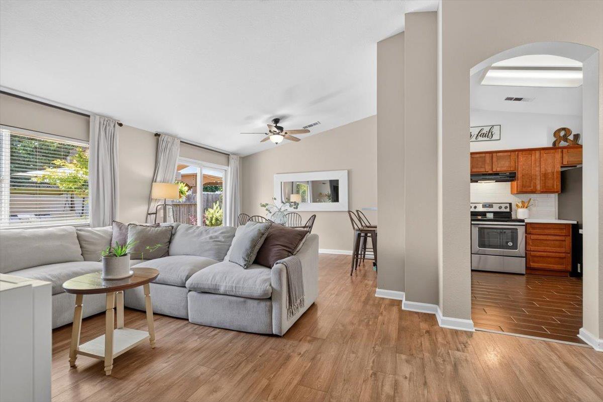 532 Codington Way, Modesto, CA 95357