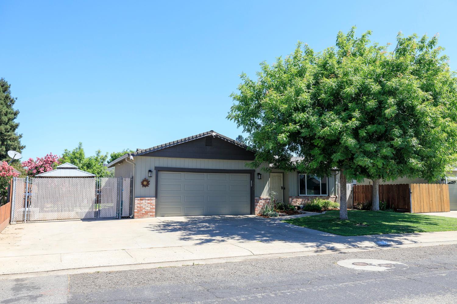 600 Zinfandel Dr, Escalon, CA 95320