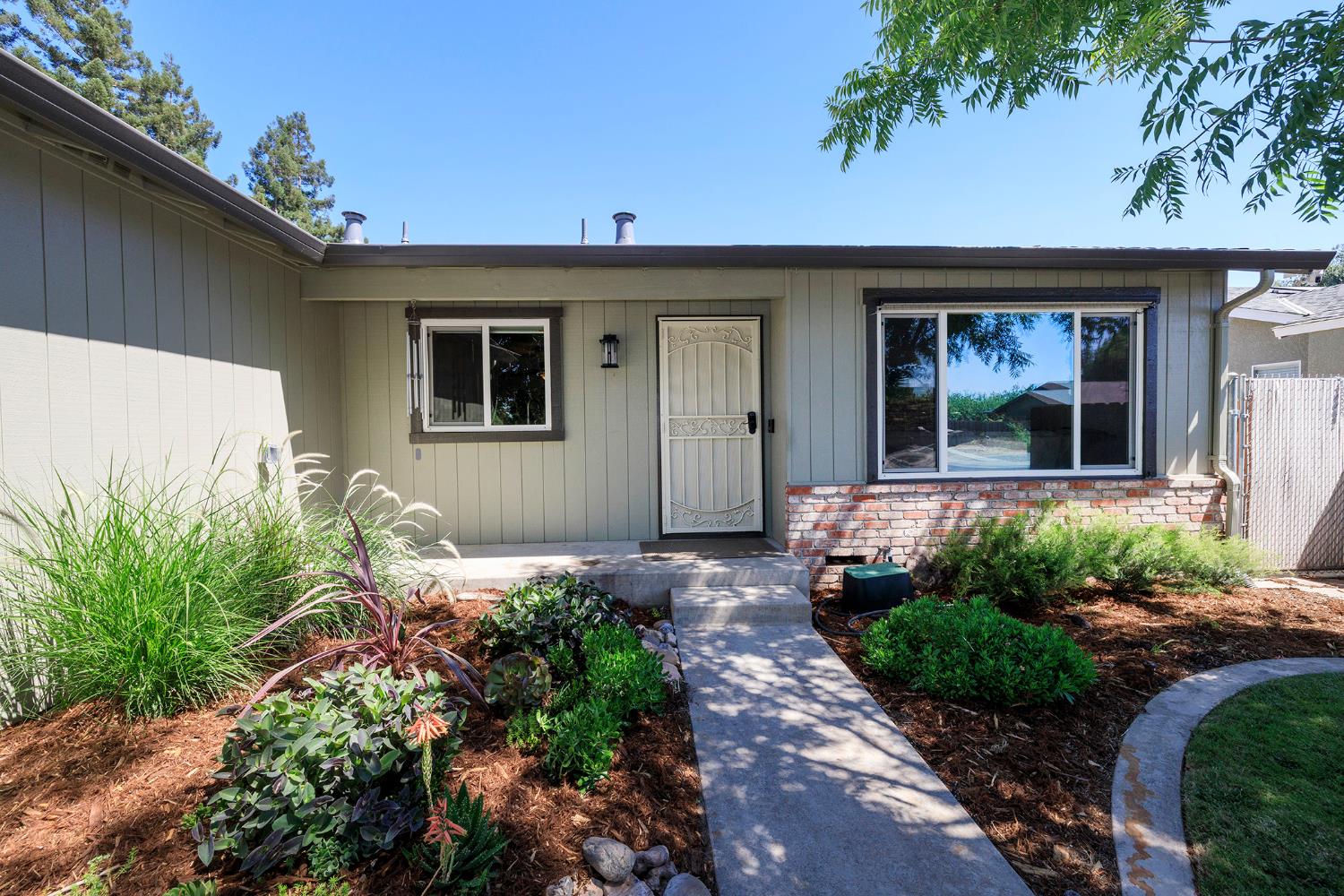 600 Zinfandel Dr, Escalon, CA 95320