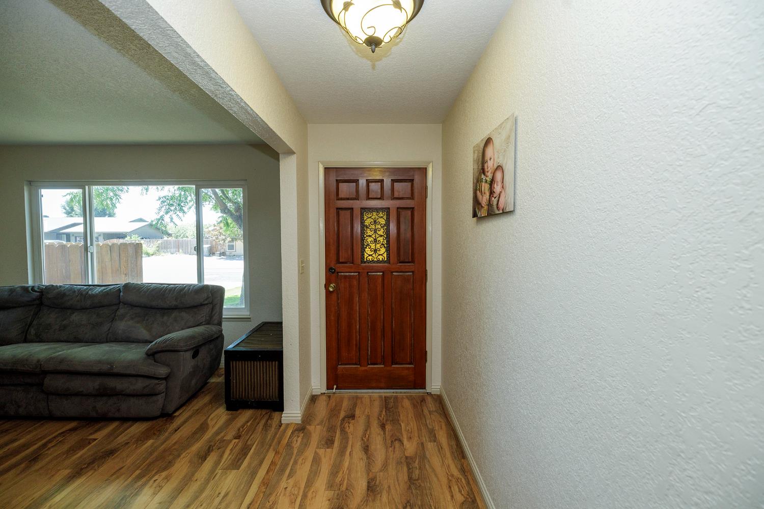 600 Zinfandel Dr, Escalon, CA 95320