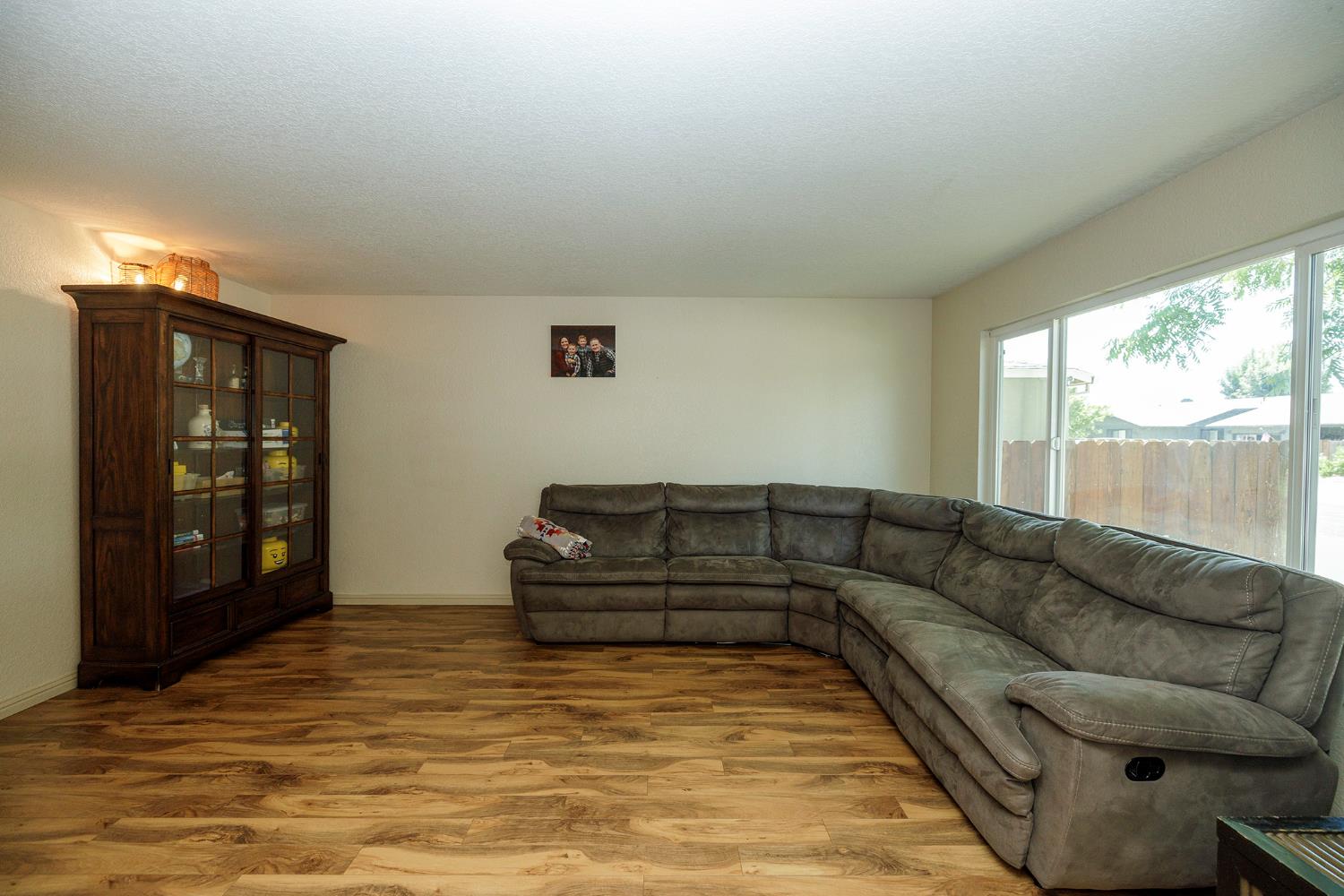 600 Zinfandel Dr, Escalon, CA 95320