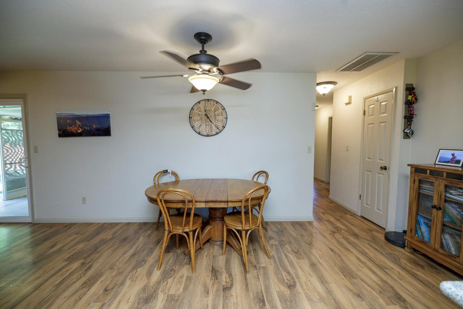 600 Zinfandel Dr, Escalon, CA 95320