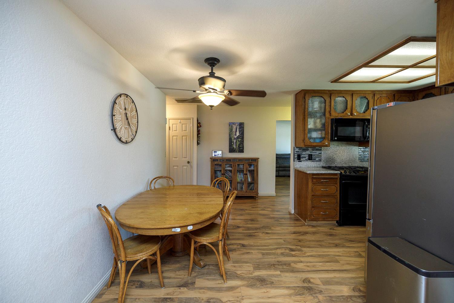 600 Zinfandel Dr, Escalon, CA 95320
