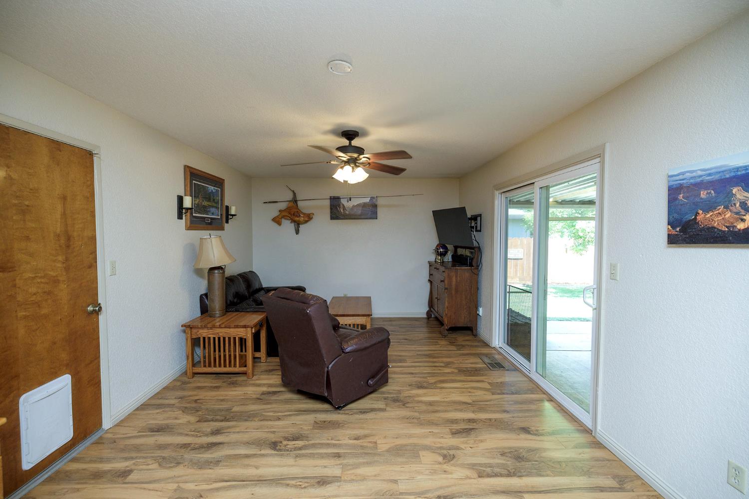 600 Zinfandel Dr, Escalon, CA 95320