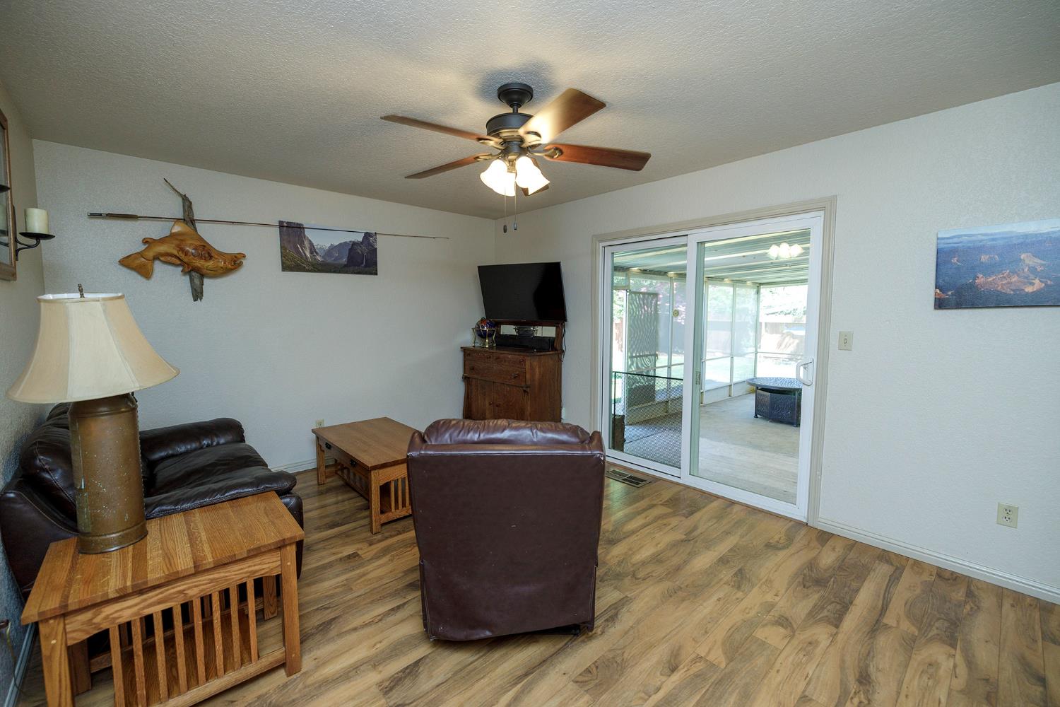 600 Zinfandel Dr, Escalon, CA 95320