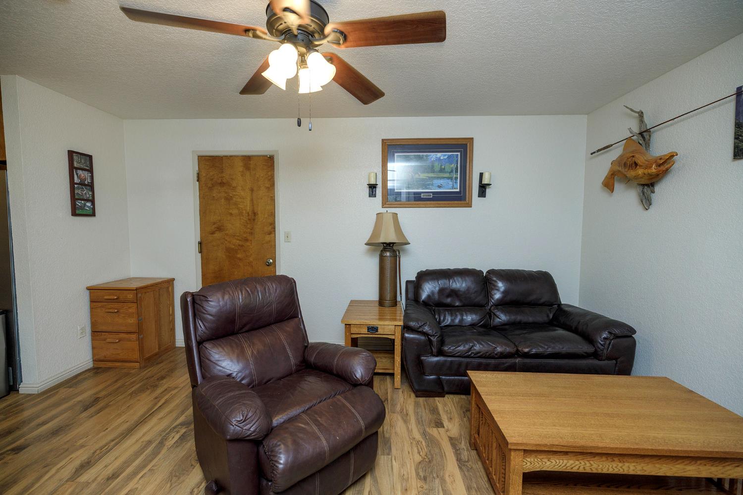 600 Zinfandel Dr, Escalon, CA 95320