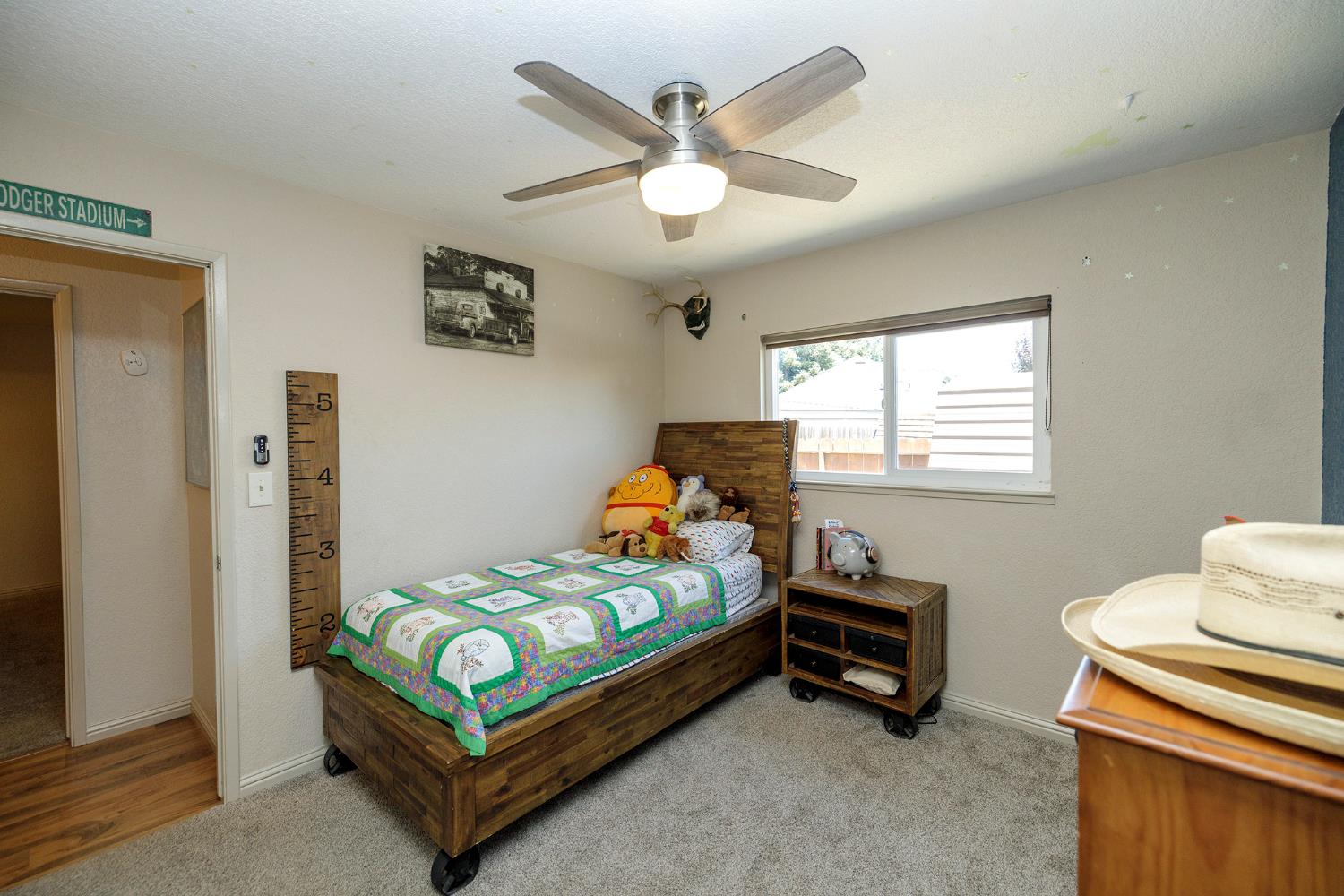 600 Zinfandel Dr, Escalon, CA 95320