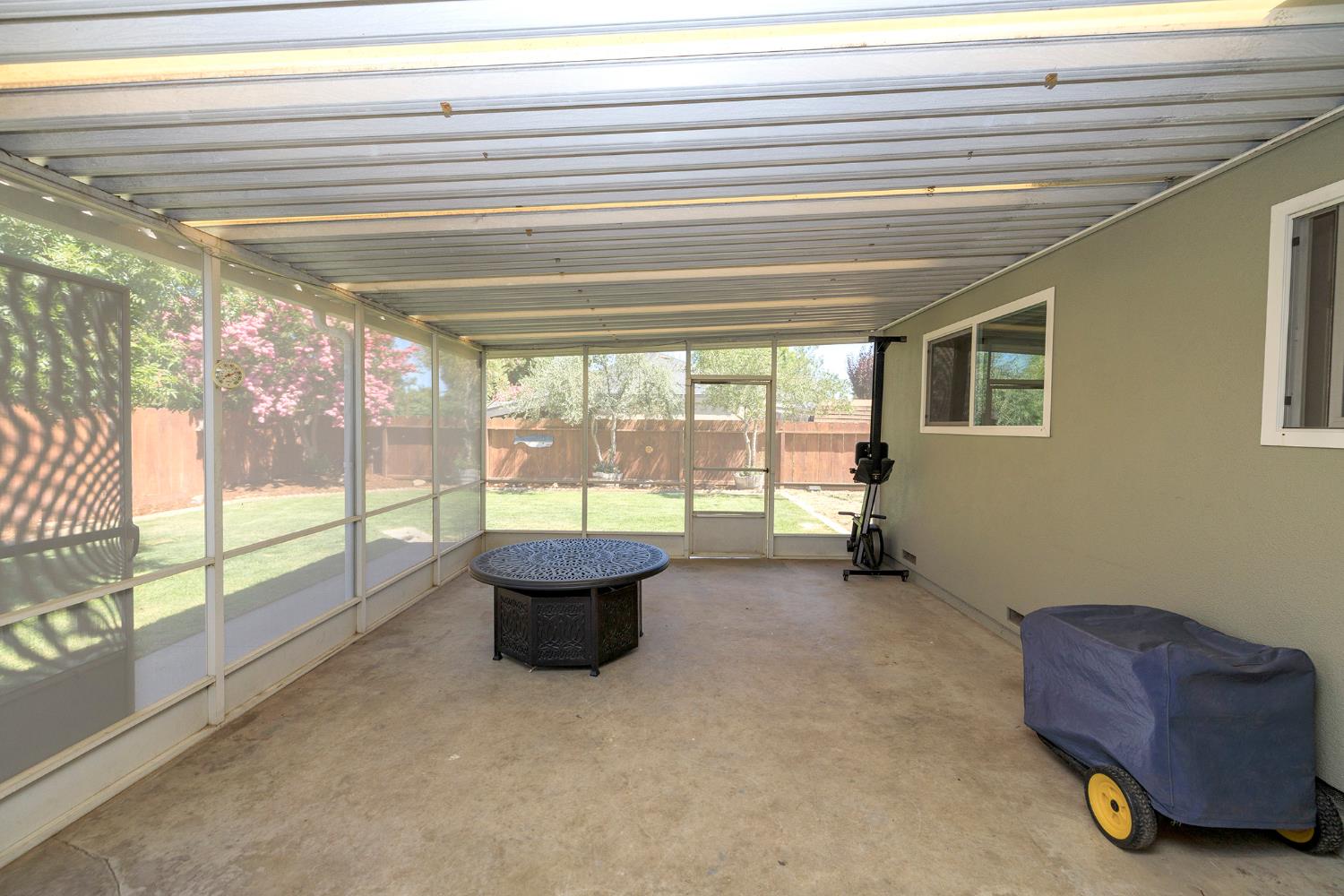 600 Zinfandel Dr, Escalon, CA 95320