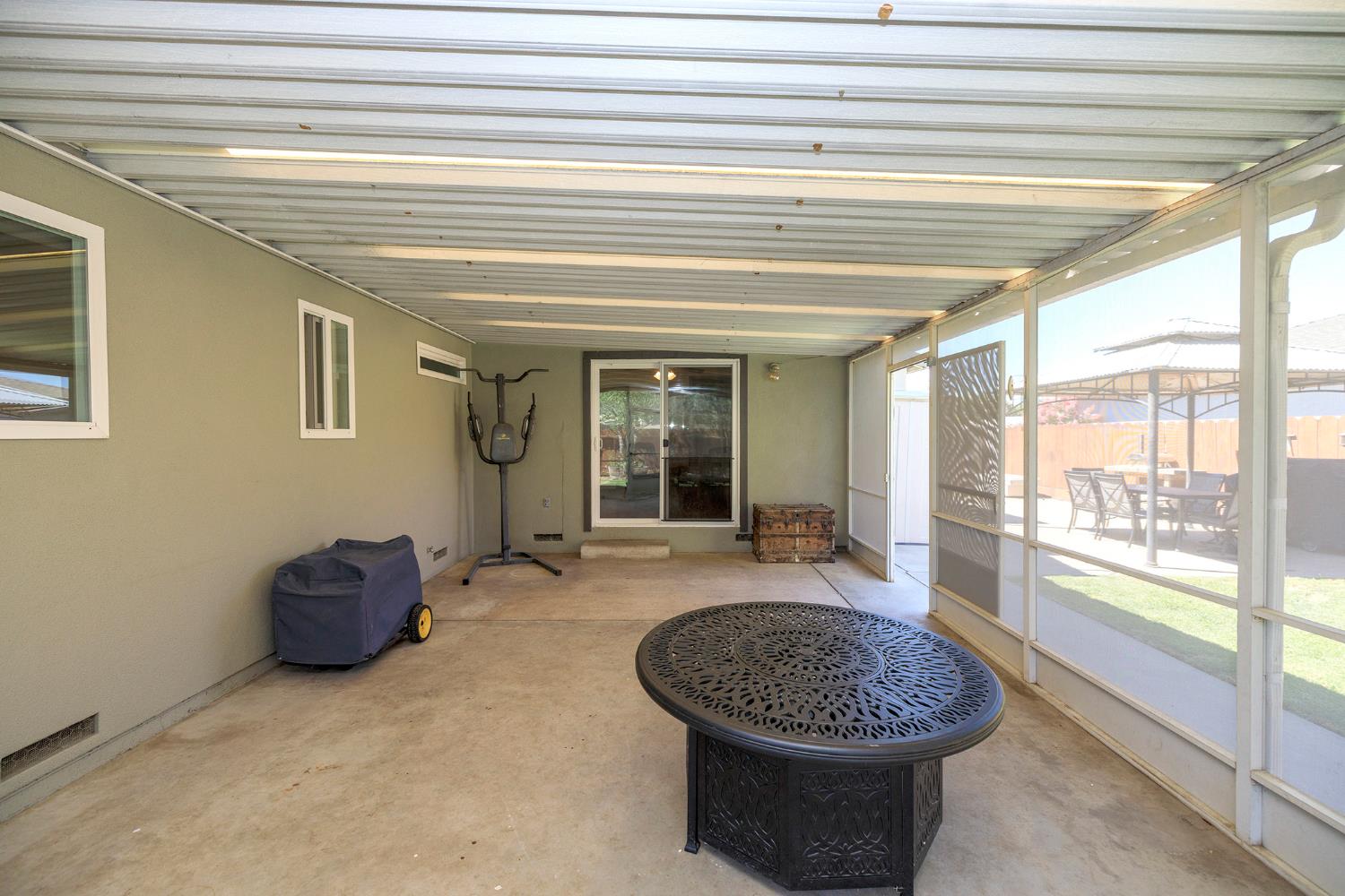 600 Zinfandel Dr, Escalon, CA 95320